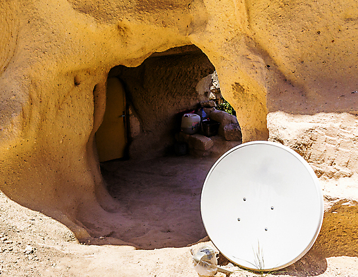 포토 JPG 해외이미지 건조 카파도키아 사람없음 태양 산책 사막 동굴 그늘 사암 칠면조 옛날 생존 해외포토 자연요소 조류 휴식 돌_바위 파일형식 튀르키예 이미지허브