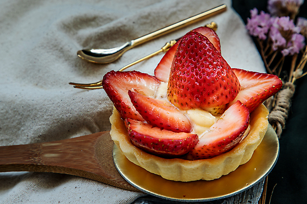 포토 JPG 해외이미지 접시 디저트 실내 사람없음 숟가락 딸기타르트 해외포토 식기 음식 수저 내부 타르트 파일형식 이미지허브