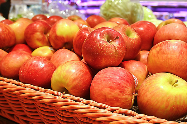 포토 JPG 해외이미지 식물 잡화 음식 백그라운드 농업 다이어트 과일 자연 디저트 건강 사람없음 빨간색 세일 바구니 상점 의사 신선 시장 달콤 떨어짐 사과 먹기 유기농 질감 날것 슈퍼마켓 내추럴 매각 숙성 채식주의자 해외포토 웰빙 산업 컬러 컨셉 모션 의료진 맛 생태계 채식 파일형식 이미지허브