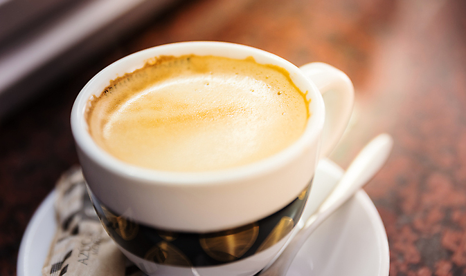 포토 JPG 해외이미지 라이프스타일 접시 커피 음료 음식 백그라운드 탁자 아침 미술 사람없음 컵 갈색 초콜릿 숟가락 검은색 거품 카페 우유 머그컵 흰색 신선 뜨거움 플랫 맛 아침식사 정상 컵받침 크림 싱글 아로마 카푸치노 에스프레소 고립 단절 라떼 카페인 해외포토 주간 식기 컬러 가구 컨셉 문화예술 디저트 유제품 수저 생활 상점 식사 받침대 파일형식 이미지허브