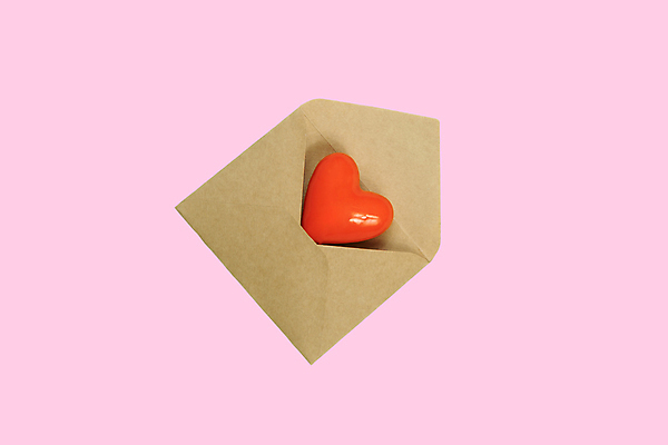 포토 JPG 해외이미지 모양 커플 행복 종이 분홍색 백그라운드 컨셉 통신 관계 봉투 기념 발렌타인데이 대화 선물 사랑 사람없음 하트 축하 날짜 메시지 달콤 편지 심볼 복고 열정 고립 해외포토 감정 컬러 데이이벤트 말하기 맛 파일형식 이미지허브