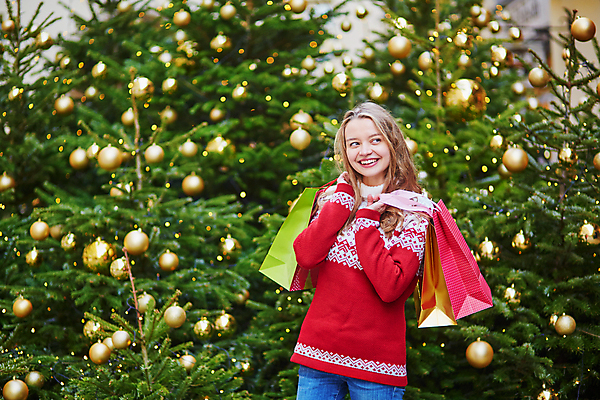 포토 JPG 해외이미지 나무 모델 유럽 크리스마스 겨울 가방 휴가 새로움 거리 선물 한명 사람 야외 장식 쇼핑 유행 세일 상점 축제 프랑스 흰색 축하 도시 구매 연도 고객 프랑스어 카피스페이스 파리(프랑스) 해외포토 식물 문자 1 잡화 계절 기념일 나라 컬러 컨셉 공백 파일형식 이미지허브