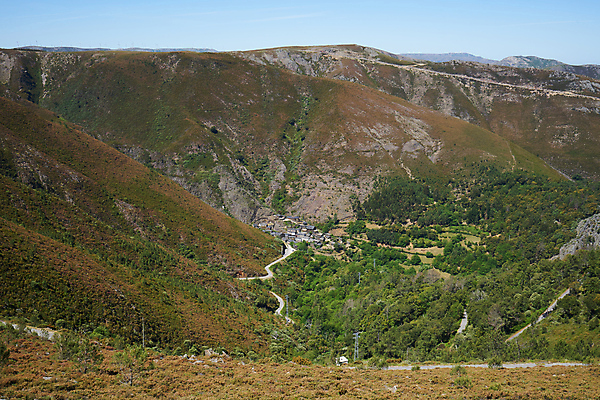 포토 JPG 해외이미지 유럽 여행 농업 자연 휴가 산 안테나 파노라마 풍경 사람없음 야외 초록색 여름 도시풍경 여행객 걷기 마을 계곡 하이킹 시골 도시 포르투갈 언덕 호기심 숨기 옛날 절정 해외포토 계절 감정 나라 산업 컬러 컨셉 통신 모션 레저 촬영기법 사람 생태계 파일형식 이미지허브
