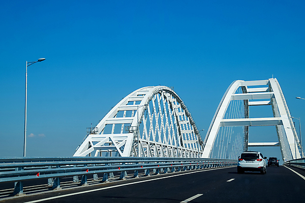 포토 JPG 해외이미지 도로 바다 여행 포장 건축양식 모션 자동차 하늘 사람없음 금속 검은색 펼침 업무 오픈 고속도로 수술 연결 강의 기중기 준비 아치 러시아 흘림 건너기 방법 해외포토 건축 유럽 길 육상교통 컬러 의학 교통시설 재질 치료 작업 중장비 파일형식 이미지허브