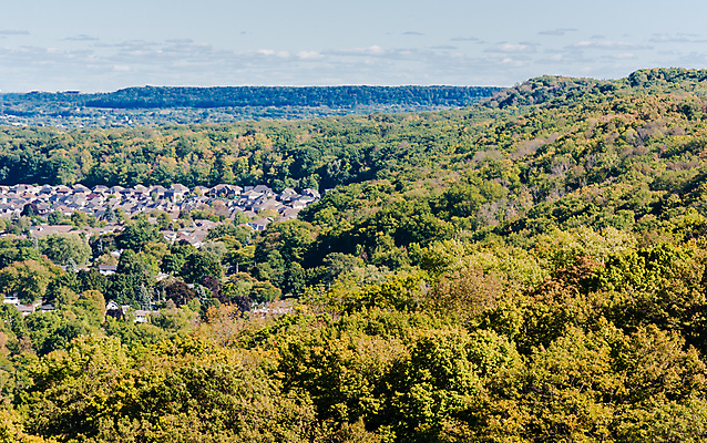 포토 JPG 해외이미지 나무 식물 구름 계절 낙엽 잎 자연 하늘 지붕 산 주택 풍경 사람없음 야외 건물 초록색 마을 환경 계곡 가을 숲 언덕 산등성이 지역 커뮤니티 타운 이웃 교외 해외포토 자연요소 건축물 컬러 도시 생태계 파일형식 이미지허브
