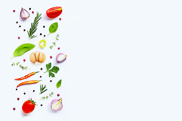 포토 JPG 해외이미지 백그라운드 채소 식재료 방울토마토 고추 실내 마늘 사람없음 신선 흰배경 후추 로즈메리 적양파 카피스페이스 해외포토 토마토 양파 내부 공백 흰색 허브 향신료 파일형식 이미지허브