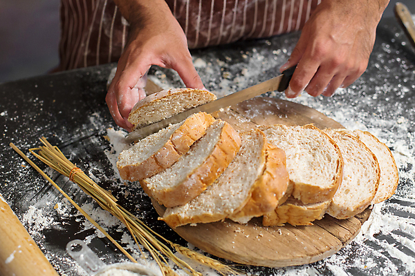 포토 JPG 해외이미지 백인 전통 손 남자 음식 빵 백그라운드 컨셉 유니폼 비즈니스 재료 탁자 주택 건강 관리 요리 사람 사람없음 목재 갈색 주방 요리사 식사 빵집 껍질 흰색 시골 신선 잡기 맛 시리얼 밀 굽기 준비 유기농 밀가루 덩어리 제빵사 핸드메이드 해외포토 서양인 나무 직업 웰빙 옷 컬러 가구 모션 곡류 건물 신체부위 상점 가루 구이 파일형식 이미지허브
