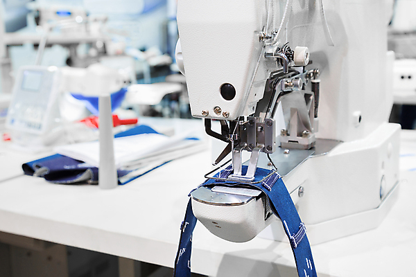 포토 JPG 해외이미지 디자인 옷 산업 컨셉 비즈니스 공장 취미 사람없음 파란색 유행 금속 기계 장비 공구 직물 업무 실 닫기 제조 바느질 묘사 땀 만들기 실타래 자수 재단 재단사 방법 양발 자동 조작 해외포토 직업 컬러 공업 모션 재질 도구 작업 파일형식 이미지허브