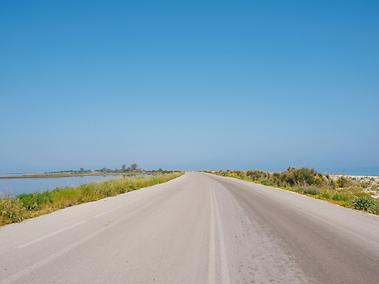 포토 JPG 해외이미지 도로 바다 섬 자동차 자연 풍경 사람없음 물 그리스 언덕 해외포토 자연요소 유럽 길 육상교통 교통시설 생태계 파일형식 이미지허브