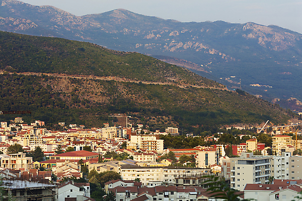 포토 JPG 해외이미지 유럽 문화 벽 바다 여행 백그라운드 건축양식 자연 하늘 휴가 산 안테나 파노라마 풍경 사람없음 야외 건물 물 여름 파란색 항구 바위 도시 만 역사 정상 작음 지중해 묘사 휴양지 타운 몬테네그로 발칸반도 부드바 옛날 스타일 해외포토 자연요소 건축물 계절 건축 나라 컬러 통신 교통시설 촬영기법 장소 돌_바위 크기 생태계 파일형식 이미지허브