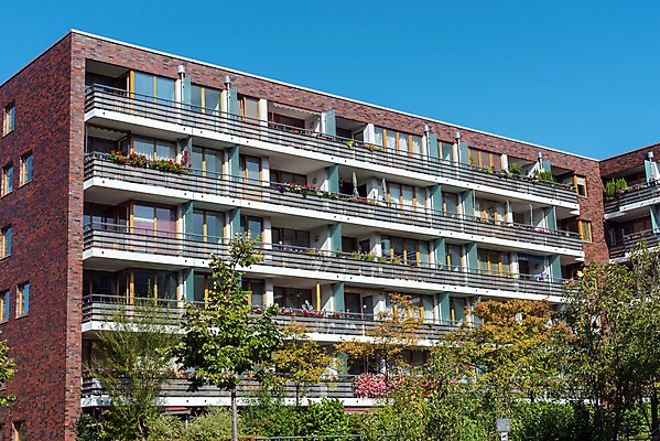 포토 JPG 해외이미지 나무 식물 건축양식 하늘 부동산 벽돌 아파트 주택 사람없음 건물 빨간색 파란색 탑 정원 맑음 고층빌딩 블록 발코니 도시 시장 재산 고급 땅 투자 콘도 베를린 연립주택 개발 땅바닥 해외포토 건축물 건축 컬러 컨셉 비즈니스 숙소 날씨 바닥 독일 빌딩 금융 파일형식 이미지허브