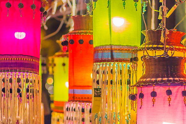 포토 JPG 해외이미지 전통 디자인 옷 아시아 문화 여행 백그라운드 무늬 패턴 오렌지 건축양식 태국 불 조명 주택 미술 동양인 사람없음 장식 빛 컬러풀 파티 축제 덮개 등불 램프 축하 사찰 그늘 북쪽 수공예 빛망울 광 핸드메이드 스타일 해외포토 자연요소 건축 나라 컬러 컨셉 과일 종교건축 문화예술 인종 이벤트 건물 뚜껑 공예 방향 파일형식 이미지허브