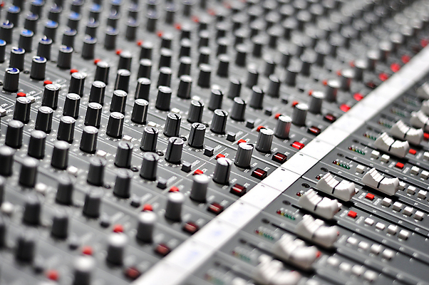 포토 JPG 해외이미지 직업 디자인 산업 음악 백그라운드 일러스트 노래 놀이 추상 프레임 미술 사람없음 파티 디지털 소리 콘서트 장비 무대 기구 판넬 닫기 혼합 믹서 DJ 책상 클럽 디스코 전자 오디오 방송 아날로그 시끄러움 스테레오 위로 뮤지컬 섞기 엘리먼트 제어 채널 프로듀서 스타일 해외포토 가구 무늬 모션 문화예술 이벤트 전자제품 공연 춤 파일형식 이미지허브