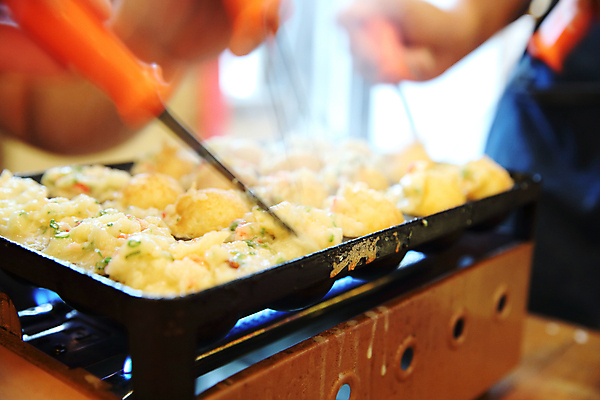 포토 JPG 해외이미지 실내 사람없음 아웃포커스 소프트포커스 굽기 요리중 타코야키 일본음식 해외포토 음식 모션 촬영기법 내부 구이 파일형식 이미지허브