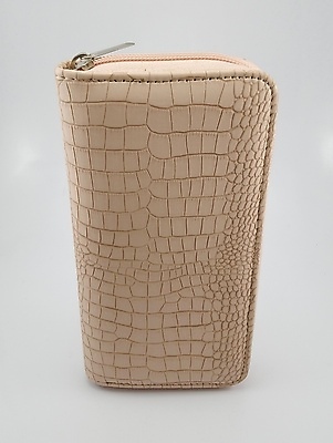 포토 JPG 해외이미지 여자 돈 표면 실내 육류 안전 사람없음 오픈 신용카드 거친 지갑 닫기 가죽 오브젝트 지퍼 편리함 해외포토 컨셉 식재료 모션 사람 내부 금융 재산 파일형식 이미지허브