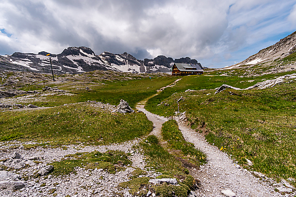포토 JPG 해외이미지 구름 라이프스타일 응시 여행 자연 휴가 산 파노라마 사람없음 야외 여름 환경 맑음 등산 트래킹 하이킹 시골 저수지 오스트리아 고독 정상 알프스 천국 고립 절정 해외포토 자연요소 시선 계절 감정 유럽 레저 날씨 촬영기법 생활 생태계 파일형식 이미지허브