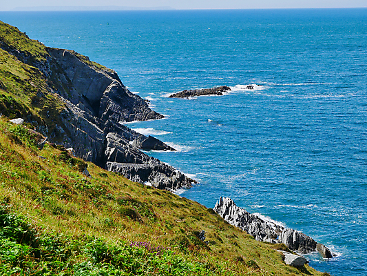 포토 JPG 해외이미지 바다 자연 영국 잉글랜드 풍경 사람없음 야외 가로 세로 여름 햇빛 여행객 걷기 맑음 절벽 하이킹 바위 석판 울퉁불퉁 헤드랜드 해외포토 계절 유럽 모션 레저 날씨 사람 태양 돌_바위 생태계 파일형식 이미지허브