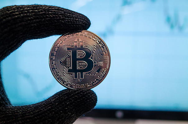 포토 JPG 해외이미지 손 장갑 백그라운드 돈 인터넷 비즈니스 사람없음 금융 경제 금속 디지털 동전 웹 흰색 그물 시장 황금 발굴 심볼 오브젝트 사인 무역 상업 전자 가상 가상화폐 해외포토 잡화 산업 컬러 재질 신체부위 재산 파일형식 이미지허브