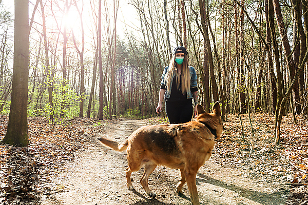 포토 JPG 해외이미지 라이프스타일 공원 여자 유럽 얼굴 컨셉 자연 건강 가면 안전 사람 사람없음 야외 유행 맑음 봄 산책 수술 바이러스 개 보호 숲 예방 감염 일반 내추럴 위생관리 전염병 해외포토 계절 공공시설 나라 포유류 의학 날씨 휴식 관리 생활 신체부위 치료 질병 생태계 파일형식 이미지허브