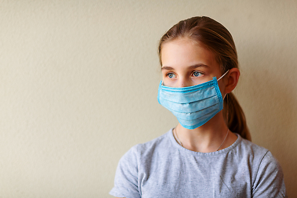 포토 JPG 해외이미지 백인 응시 여자 얼굴 어린이 백그라운드 건강 가면 한명 안전 사람 10대 약 고통 바이러스 보호 질병 무서움 예방 감염 알레르기 고립 돌봄 인플루엔자 전염병 해외포토 서양인 1 시선 감정 컨셉 의학 모션 청소년 신체부위 파일형식 이미지허브