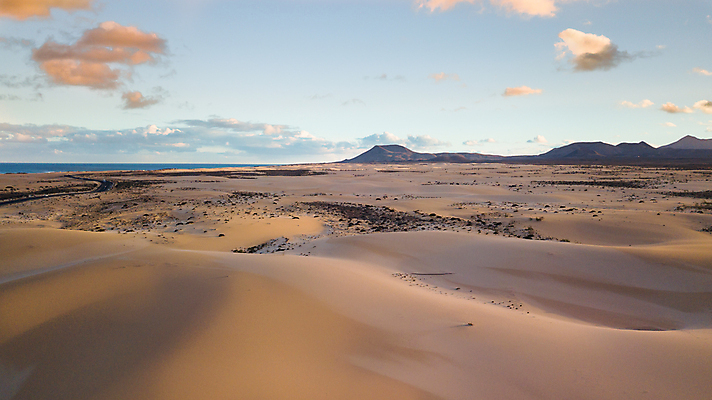 포토 JPG 해외이미지 구름 공원 모래 섬 여행 백그라운드 오렌지 아프리카 자연 하늘 산 건조 풍경 사람없음 야외 여름 파란색 태양 노란색 일출 사막 뜨거움 고독 땅 모래언덕 언덕 지역 내추럴 해외포토 자연요소 계절 공공시설 감정 나라 컬러 과일 노을 생태계 파일형식 이미지허브