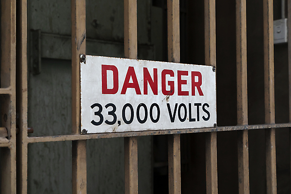 포토 JPG 해외이미지 산업 오렌지 건축양식 텍스트 직장 자물쇠 그림자 경고 안전 사람없음 야외 건물 단어 갈색 에너지 나사 판넬 보호 사인 부식 볼트 스크래치 철강 해외포토 문자 건축물 건축 컬러 컨셉 과일 회사 공구 파일형식 이미지허브