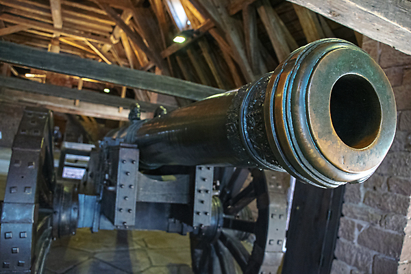 포토 JPG 해외이미지 전통 디자인 문화 무기 여행 백그라운드 표면 자물쇠 통 미술 사람없음 장식 빛 금속 힘 장비 총 수확 골동품 바퀴 화려 중세 역사 황금 보호 심볼 묘사 오브젝트 복고 군용 전쟁 마차 육군 청동 무거움 대포 놋쇠 옛날 해외포토 교통수단 컨셉 농업 재질 문화예술 군대 무게 파일형식 이미지허브