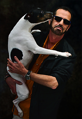 포토 JPG 해외이미지 동물 백인 모델 옷 남자 행복 포즈 포유류 가족 팔찌 발 수염 키스 털 함께함 사랑 한명 성인 친구 반려동물 선글라스 어둠 우정 흰색 도시 화려 우아함 개 충실 스타일 해외포토 서양인 1 감정 안경 컬러 컨셉 장신구 관계 사람 신체부위 애정표현 파일형식 이미지허브