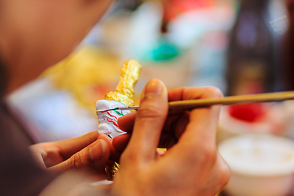 포토 JPG 해외이미지 직업 산업 아시아 문화 인형 패턴 태국 기술 가면 미술 동양인 성인 사람없음 장식 컬러풀 그리기 핸들 오브젝트 그림 만들기 예술가 쇼 기념품 페인트붓 점토 수공예 꼭두각시 명품 조각가 핸드메이드 해외포토 나라 컬러 무늬 모션 문화예술 사람 인종 붓 상품 공예 파일형식 이미지허브