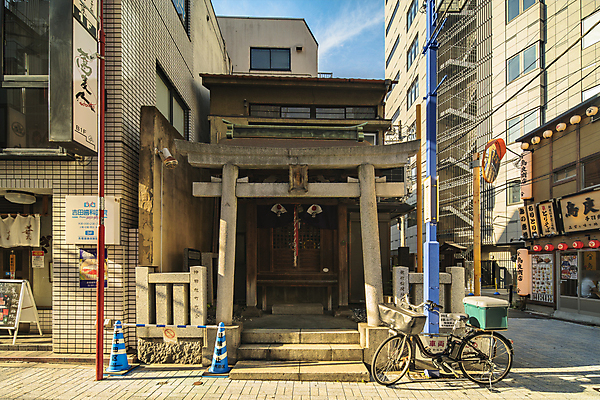 포토 JPG 해외이미지 종교 밧줄 일러스트 거리 사람없음 목재 믿음 상점 일본 자전거 보라색 종 바위 기도 인사 커튼 부채 보호 부식 대문 이웃 사당 해외포토 나무 감정 아시아 줄 컬러 컨셉 재료 문 바이크 돌_바위 예절 파일형식 이미지허브