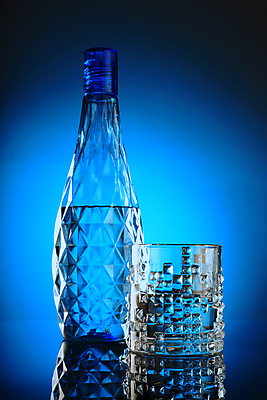 포토 JPG 해외이미지 음료 음식 유리 건강 사람없음 물 파란색 반사 주스 마시기 신선 투명 액체 맛 시원함 컨테이너 순수 오브젝트 상쾌 고립 해외포토 자연요소 감정 산업 컬러 컨셉 모션 재질 파일형식 이미지허브