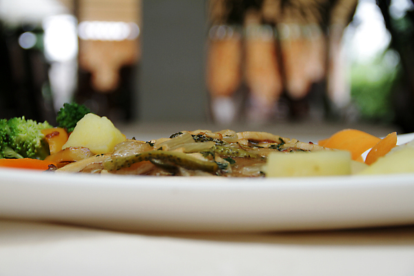 포토 JPG 해외이미지 식물 접시 음식 육류 어류 스테이크 사람없음 식당 식사 저녁식사 샐러드 소고기 인스턴트 바비큐 먹기 건강식 점심식사 해외포토 식기 식재료 모션 서양음식 상점 수중동물 파일형식 이미지허브