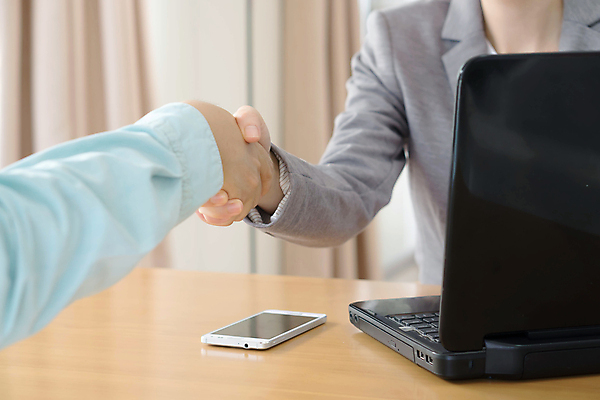 포토 JPG 해외이미지 직업 비즈니스 실내 사람 성인 사람없음 사무실 머리 비즈니스우먼 어플리케이션 시작 경영자 면접 약속 사냥꾼 자원 책임자 고용 지원 제의 해외포토 여자 내부 신체부위 구직 직장인 리더 채용 파일형식 이미지허브