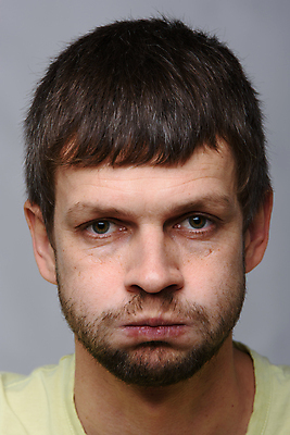 포토 JPG 해외이미지 백인 1 응시 남자 감정 얼굴 백그라운드 수염 표정 한명 사람 성인 일상 갈색 회색 흰색 표현 큼 콧수염 고립 러시아인 해외포토 서양인 시선 컬러 라이프 신체부위 크기 파일형식 이미지허브