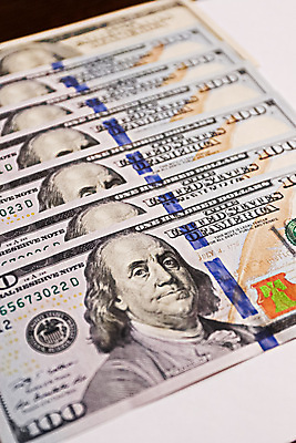 포토 JPG 해외이미지 라이프스타일 디자인 종이 지폐 돈 비즈니스 성공 사람없음 금융 경제 판매 쌓기 달러 미국 흰색 재산 투자 상업 이익 계산서 빚 세금 수입 해외포토 컬러 컨셉 북아메리카 모션 생활 파일형식 이미지허브