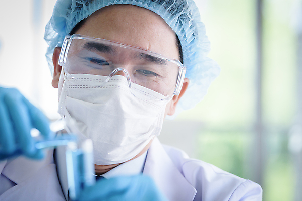 포토 JPG 해외이미지 응시 남자 실험 한명 들기 사람 동양인 성인 실험실 과학자 성인남자한명만 해외포토 직업 1 시선 과학 모션 인종 학자 남자한명만 성인남자만 파일형식 이미지허브