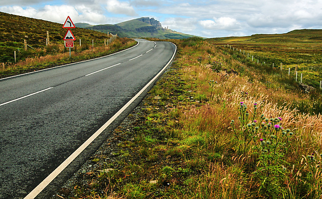 포토 JPG 해외이미지 구름 꽃 도로 선 섬 여행 백그라운드 곡선 자연 하늘 산 거리 풍경 사람없음 야외 초록색 여름 파란색 울타리 환경 트래킹 흰색 시골 고속도로 아스팔트 언덕 산등성이 흐림 내추럴 산악지대 스코틀랜드 해외포토 자연요소 식물 계절 길 컬러 교통시설 레저 날씨 영국 담장 생태계 파일형식 이미지허브