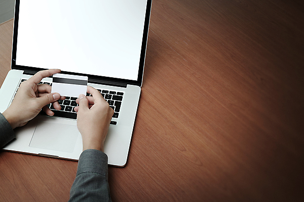 포토 JPG 해외이미지 손 인터넷 비즈니스 주택 사람없음 목재 금융 노트북 쇼핑 컴퓨터 햇빛 상점 공책 자료 정보 타이핑 키보드 잡기 신용카드 구매 위험 무선전화기 보안 상업 전자 결제 온라인 전자상거래 해외포토 나무 컨셉 재료 모션 문구용품 안전 건물 신체부위 경제 전자제품 태양 전화기 파일형식 이미지허브