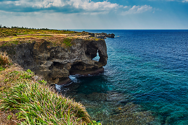 포토 JPG 해외이미지 구름 공원 아시아 모래 파도 바다 섬 여행 자연 하늘 휴가 풍경 사람없음 야외 초록색 물 여름 파란색 일본 절벽 만 서핑 내추럴 파라다이스 해외포토 자연요소 계절 공공시설 나라 컬러 수상스포츠 생태계 파일형식 이미지허브