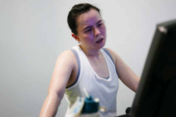 포토 JPG 해외이미지 1 라이프스타일 옷 여자 스포츠 신체 한국 실내 건강 피곤 한명 서기 사람 동양인 성인 야외 파란색 달리기 조깅 운동 햇빛 검은색 힘 기계 수확 뜨거움 실 갈증 손목시계 연습 체육관 땀 런닝머신 방앗간 달리기선수 치유 해외포토 아시아 시계 컬러 컨셉 농업 장신구 모션 인종 내부 생활 태양 운동기구 육상선수 파일형식 이미지허브