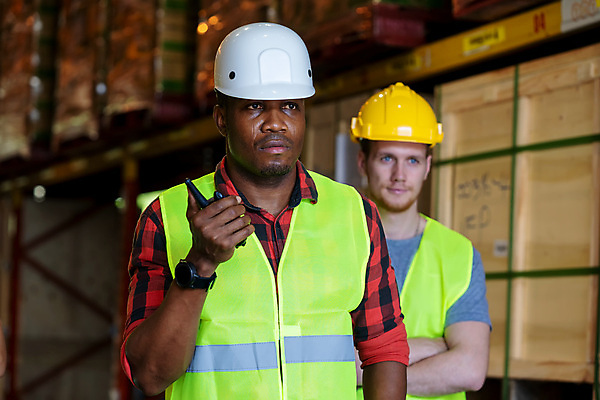 포토 JPG 해외이미지 직업 행복 산업 중년 유니폼 비즈니스 통신 공장 교통시설 노동자 선반 실내 대화 사람 두명 쌓기 상점 정보 업무 엔지니어 시장 상품 건축가 창고 동료 수화기 컨설턴트 라디오 상업 공학 짐싸기 계약자 의사소통 해외포토 옷 교육 감정 가구 교통 공업 관계 모션 말하기 성인 내부 전자제품 작업 기술자 전문직 전화기 계약 시설 상담 파일형식 이미지허브
