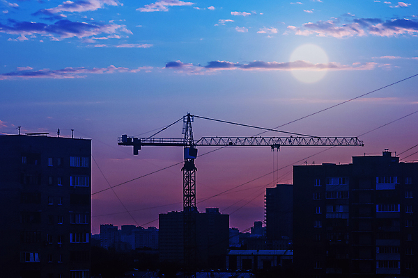 포토 JPG 해외이미지 구름 1 디자인 실루엣 산업 백그라운드 하늘 추상 주택 그림자 사람없음 건물 파란색 빛 도시풍경 탑 보라색 검은색 어둠 놀람 보름달 달 흰색 도시 작업 야간 저녁 땅 아래 심볼 기중기 싱글 윤곽 장면 타운 스카이라인 공학 강렬 해외포토 자연요소 건축물 교육 감정 컬러 무늬 촬영기법 표정 풍경 중장비 방향 위치 파일형식 이미지허브