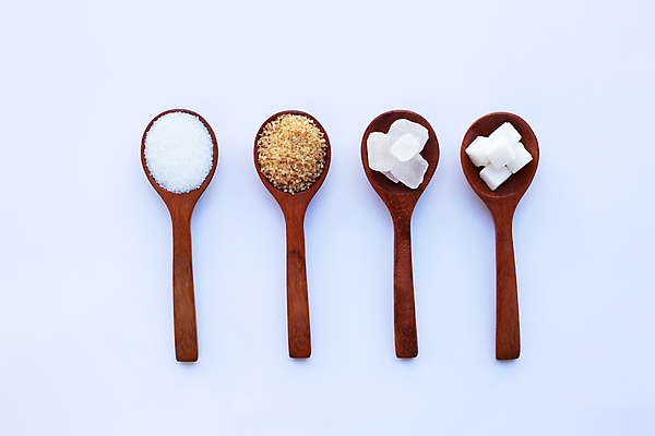 포토 JPG 해외이미지 식재료 실내 사람없음 조미료 달콤 설탕 각설탕 흰배경 나무숟가락 황설탕 해외포토 백그라운드 내부 숟가락 흰색 맛 향미료 파일형식 이미지허브