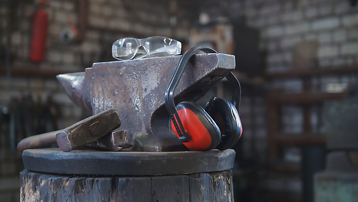 포토 JPG 해외이미지 전통 손 산업 포즈 백그라운드 모션 불 추상 노동자 사람없음 금속 헤드폰 기계 에너지 도구 업무 입자 제조 철 묘사 매움 날카로움 문학 느림 대장장이 재주꾼 하드웨어 중소기업 해외포토 자연요소 직업 음향기기 무늬 회사 재질 신체부위 컴퓨터 작업 맛 파일형식 이미지허브