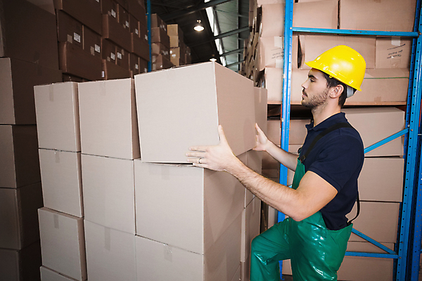 포토 JPG 해외이미지 백인 남자 노동자 실내 한명 들기 상반신 20대 성인 옆모습 상자 작업 운반 안전모 물류창고 성인남자한명만 해외포토 서양인 직업 1 뷰포인트 모션 사람 청년 내부 헬멧 안전장비 창고 남자한명만 성인남자만 파일형식 이미지허브