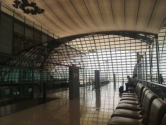 포토 JPG 해외이미지 디자인 여행 건축양식 교통시설 사람없음 건물 여행객 도시 터널 오솔길 해외포토 건축물 건축 길 교통 사람 시설 파일형식 이미지허브