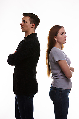 포토 JPG 해외이미지 남자 감정 유럽 백그라운드 2 관계 남편 스트레스 서기 두명 옆모습 흰색 아내 체험 자르기 싸움 언니 고립 남동생 러시아인 복잡 위기 이혼 해외포토 서양인 나라 뷰포인트 컬러 컨셉 가족 모션 사람 자매 동생 파일형식 이미지허브