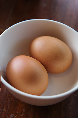 포토 JPG 해외이미지 전통 음식 다이어트 재료 자연 탁자 휴가 디저트 부활절 건강 사람없음 장식 컬러풀 갈색 계란 껍질 신선 사발 아침식사 상품 정상 작음 먹기 심볼 날것 내추럴 단백질 생식 식품점 취급주의 해외포토 기념일 컬러 가구 모션 경고 상점 알 식사 사기그릇 크기 생태계 영양소 파일형식 이미지허브