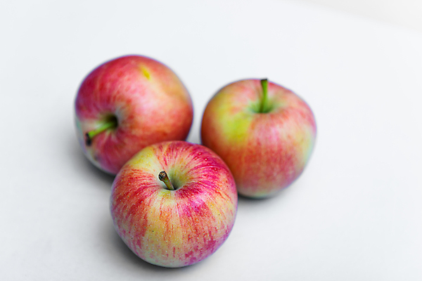 포토 JPG 해외이미지 음식 백그라운드 농업 다이어트 채소 과일 자연 건강 사람없음 빨간색 초록색 여름 농장 우주 침묵 봄 수확 가을 흰색 시골 신선 달콤 떨어짐 사과 정상 자르기 먹기 상쾌 유기농 날것 내추럴 고립 숙성 채식주의자 해외포토 웰빙 계절 감정 산업 컬러 컨셉 모션 소리 맛 생태계 채식 파일형식 이미지허브