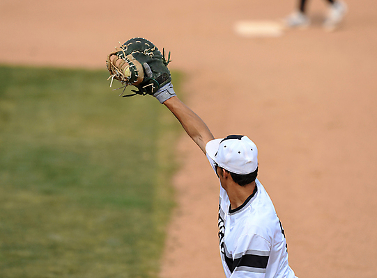 포토 JPG 해외이미지 주간 남자 청소년 한명 상반신 야외 뒷모습 10대 야구 야구선수 잡기 야구글러브 야구모자 야구복 야구장 수비수 십대남자한명만 해외포토 자연요소 모자_잡화 1 뷰포인트 스포츠시설 모션 운동선수 사람 운동복 구기 야구용품 글러브 남자한명만 십대남자만 파일형식 이미지허브